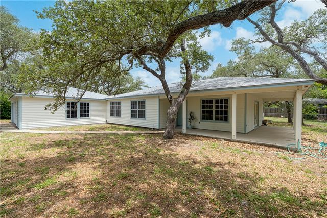 1910 Johnson Ave, Rockport, TX 78382