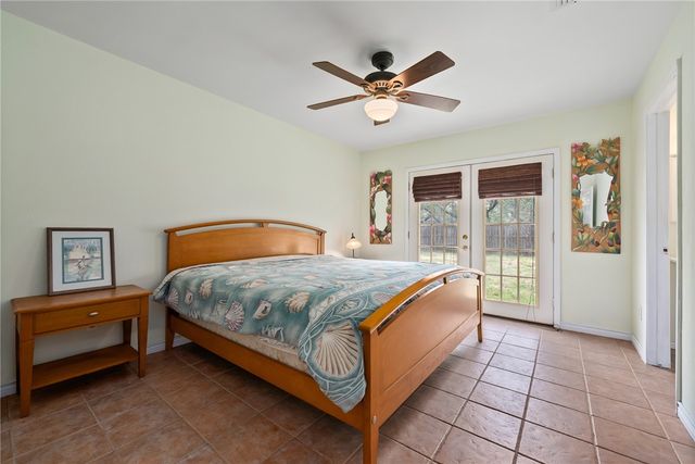 1910 Johnson Ave, Rockport, TX 78382