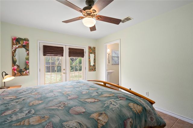1910 Johnson Ave, Rockport, TX 78382