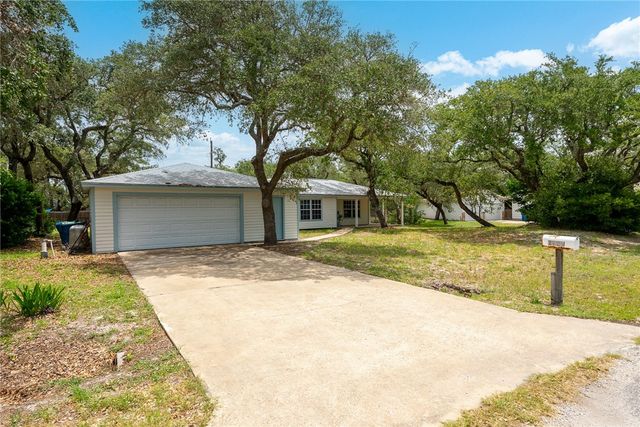 1910 Johnson Ave, Rockport, TX 78382