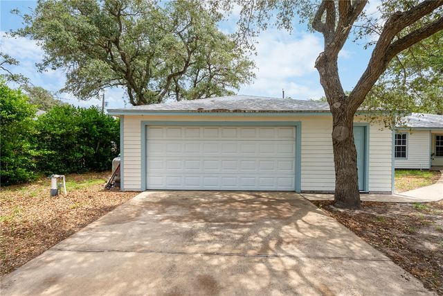 1910 Johnson Ave, Rockport, TX 78382