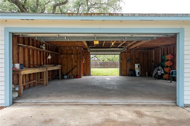 1910 Johnson Ave, Rockport, TX 78382