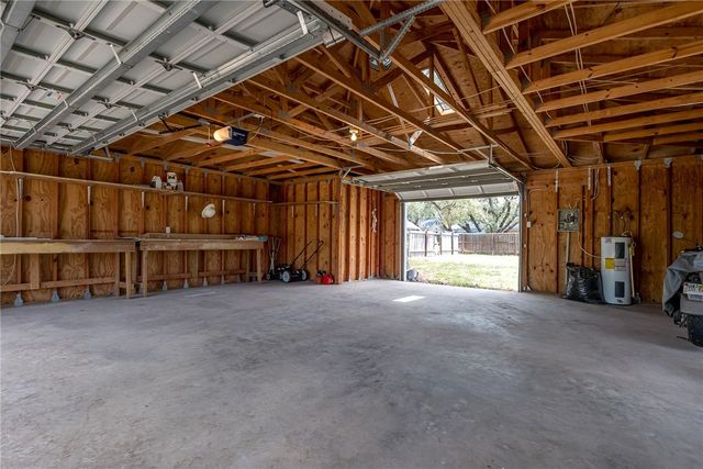 1910 Johnson Ave, Rockport, TX 78382