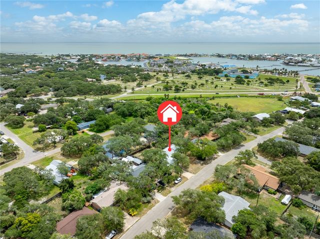 1910 Johnson Ave, Rockport, TX 78382