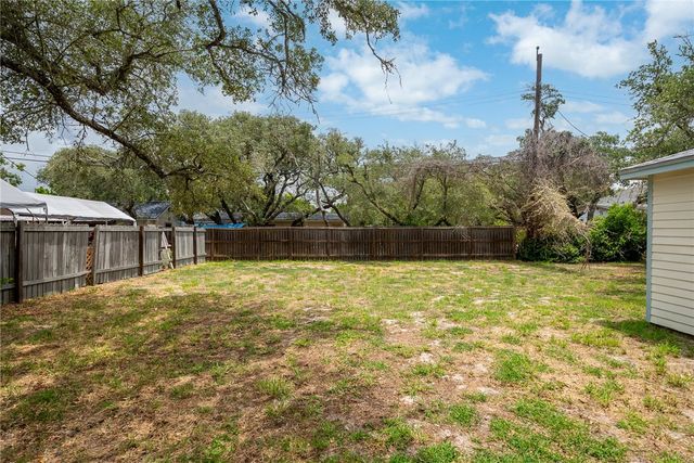 1910 Johnson Ave, Rockport, TX 78382