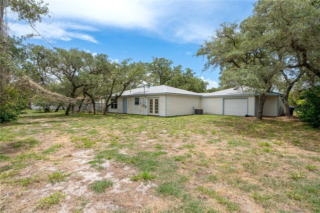 1910 Johnson Ave, Rockport, TX 78382