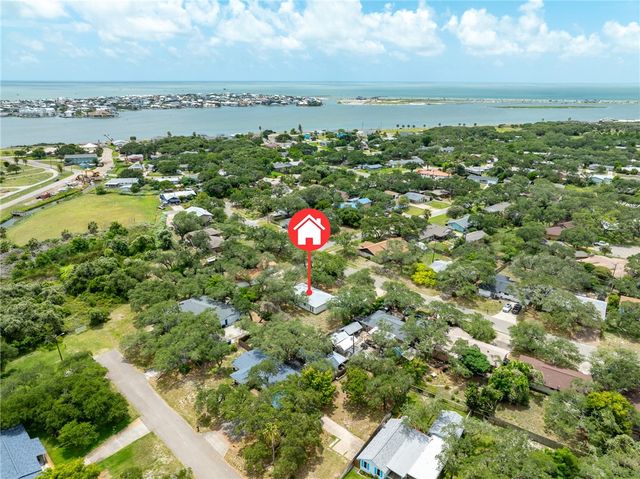 1910 Johnson Ave, Rockport, TX 78382