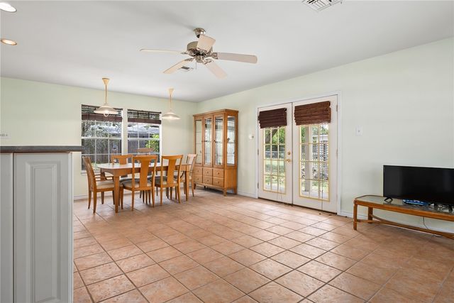 1910 Johnson Ave, Rockport, TX 78382