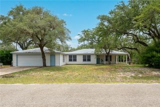 1910 Johnson Ave, Rockport, TX 78382