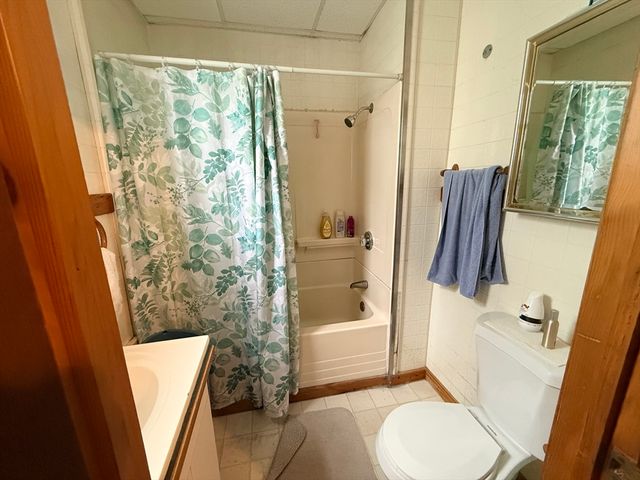 48 Tuttle St, Fall River, MA 02724