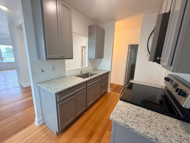 48 Tuttle St, Fall River, MA 02724