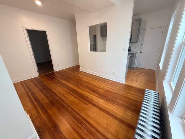 48 Tuttle St, Fall River, MA 02724