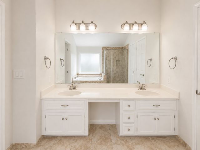 8533 Castle Creek Road, North Richland Hills, TX 76182