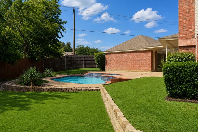 8533 Castle Creek Road, North Richland Hills, TX 76182