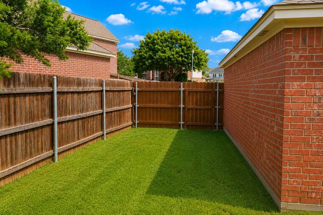 8533 Castle Creek Road, North Richland Hills, TX 76182