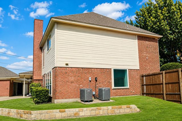 8533 Castle Creek Road, North Richland Hills, TX 76182