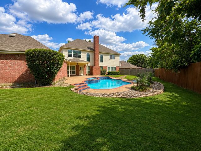8533 Castle Creek Road, North Richland Hills, TX 76182