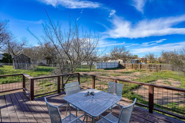 305 W Tarrant ST, Llano, TX 78643