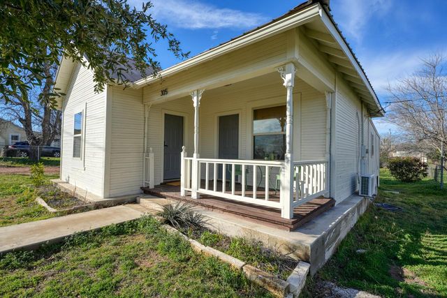 305 W Tarrant ST, Llano, TX 78643