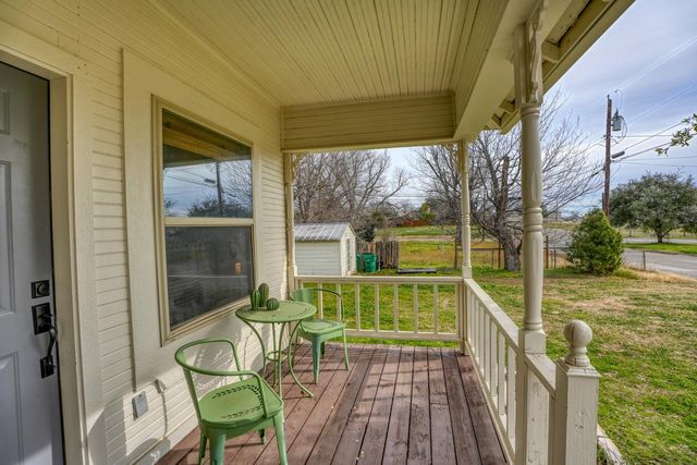 305 W Tarrant ST, Llano, TX 78643