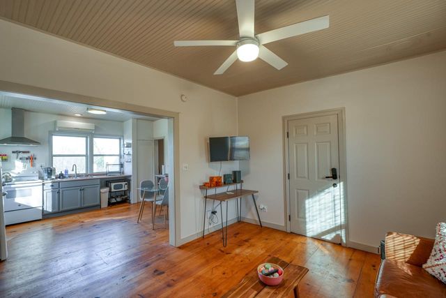 305 W Tarrant ST, Llano, TX 78643