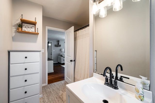 S14W22426 National AVENUE, Waukesha, WI 53186