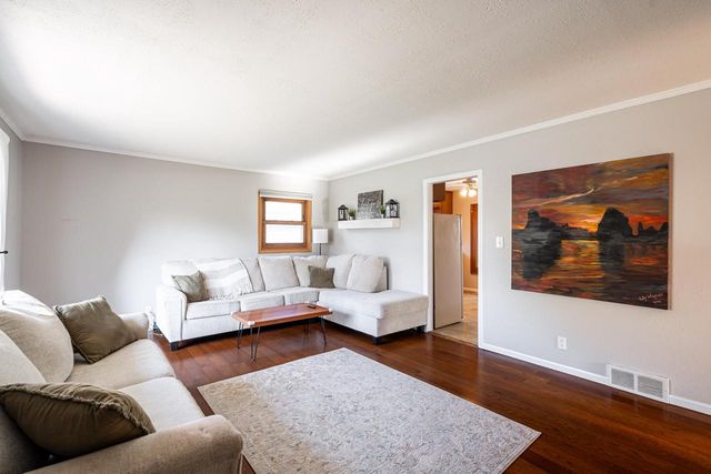 S14W22426 National AVENUE, Waukesha, WI 53186