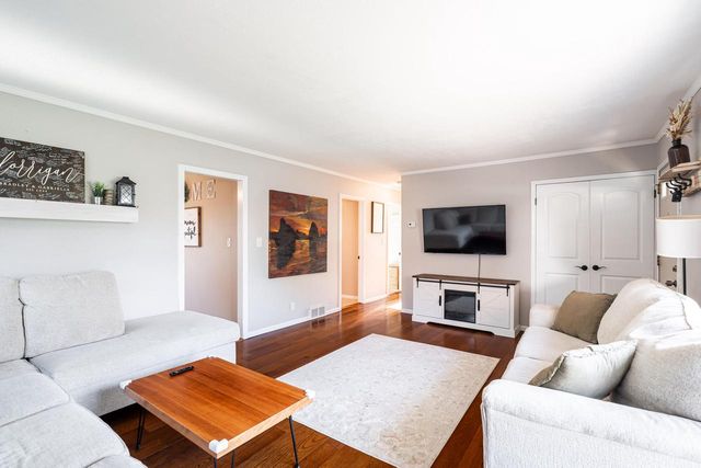 S14W22426 National AVENUE, Waukesha, WI 53186
