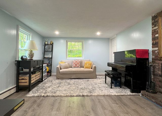 10 Meadowview Rd, Wayland, MA 01778