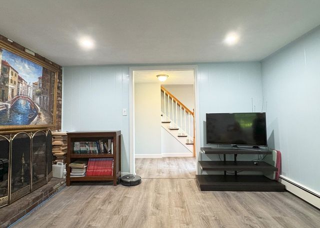 10 Meadowview Rd, Wayland, MA 01778