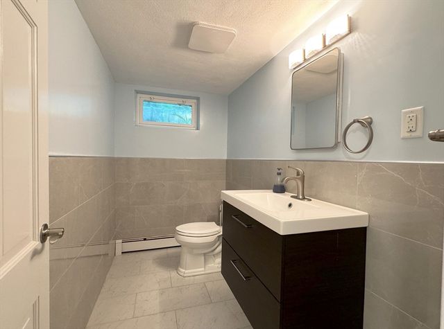 10 Meadowview Rd, Wayland, MA 01778