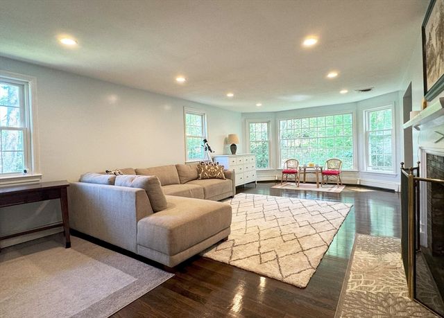 10 Meadowview Rd, Wayland, MA 01778