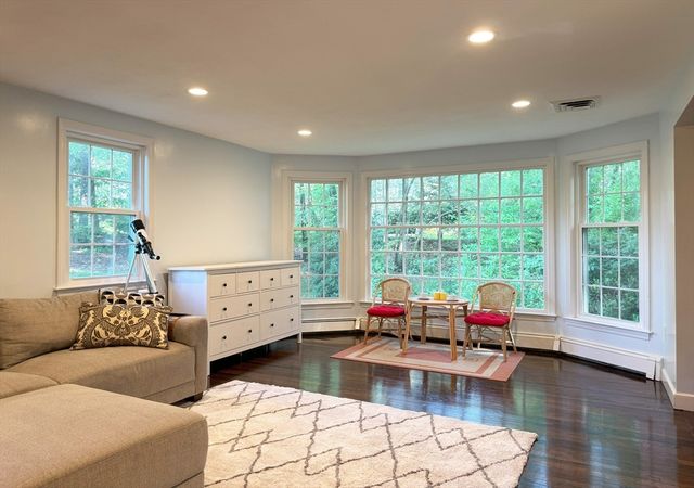 10 Meadowview Rd, Wayland, MA 01778