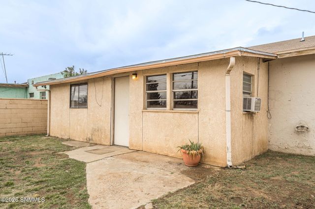 1065 Circle Drive, Las Cruces, NM 88005