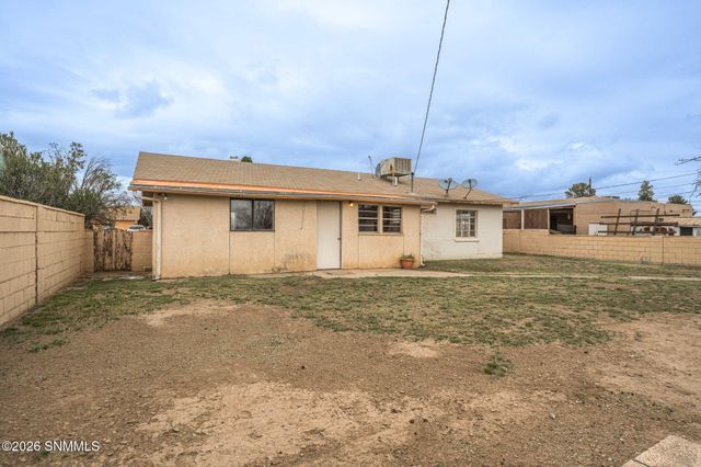 1065 Circle Drive, Las Cruces, NM 88005