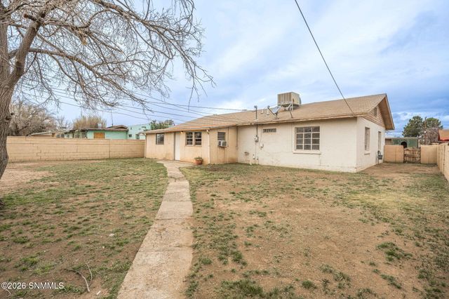 1065 Circle Drive, Las Cruces, NM 88005