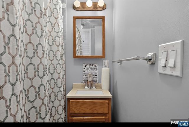 25 Hopper Street, Prospect Park, NJ 07508