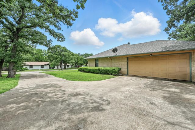 104 Timber Ridge Circle, Burleson, TX 76028