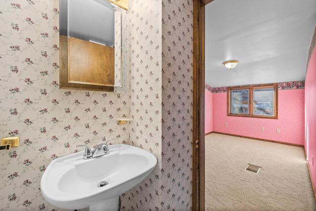 909 ILLINOIS AVENUE, Stevens Point, WI 54481