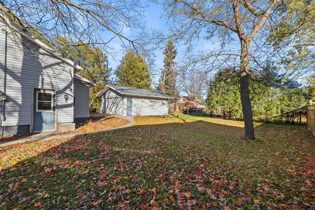 909 ILLINOIS AVENUE, Stevens Point, WI 54481