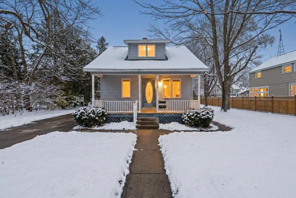 909 ILLINOIS AVENUE, Stevens Point, WI 54481