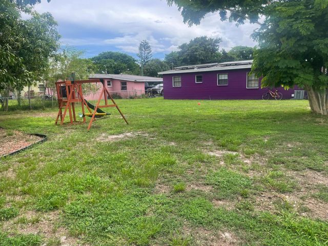 2804 Avenue J, Fort Pierce, FL 34947