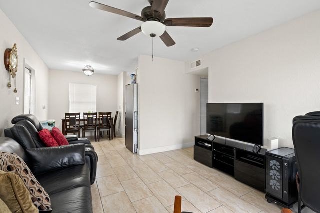 2804 Avenue J, Fort Pierce, FL 34947
