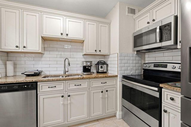 2804 Avenue J, Fort Pierce, FL 34947