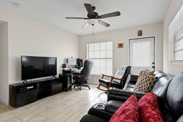 2804 Avenue J, Fort Pierce, FL 34947