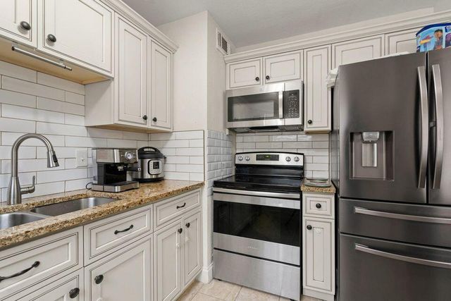 2804 Avenue J, Fort Pierce, FL 34947