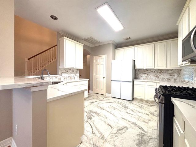 9514 Leaning Tree Lane, Houston, TX 77064