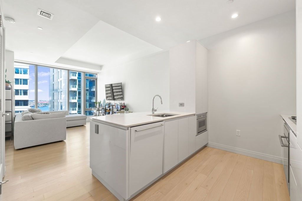 133 Seaport Blvd 1912, Boston, MA 02210