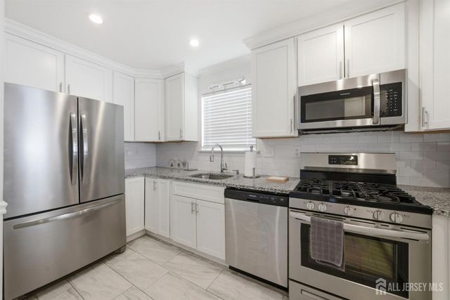 56 Thorne Lane, Old Bridge, NJ 07747