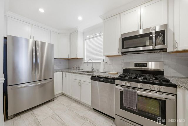 56 Thorne Lane, Old Bridge, NJ 07747